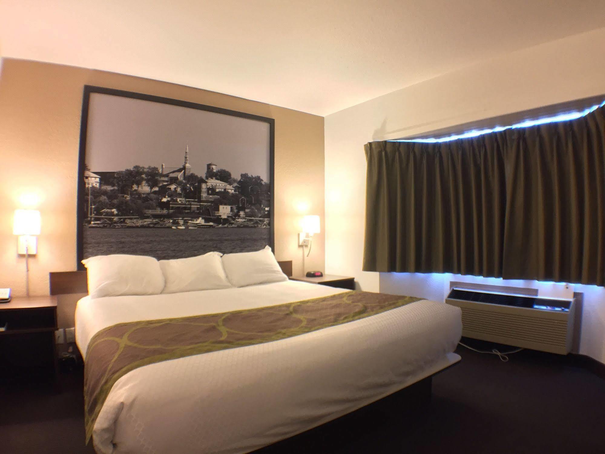 Super 8 By Wyndham Kenora