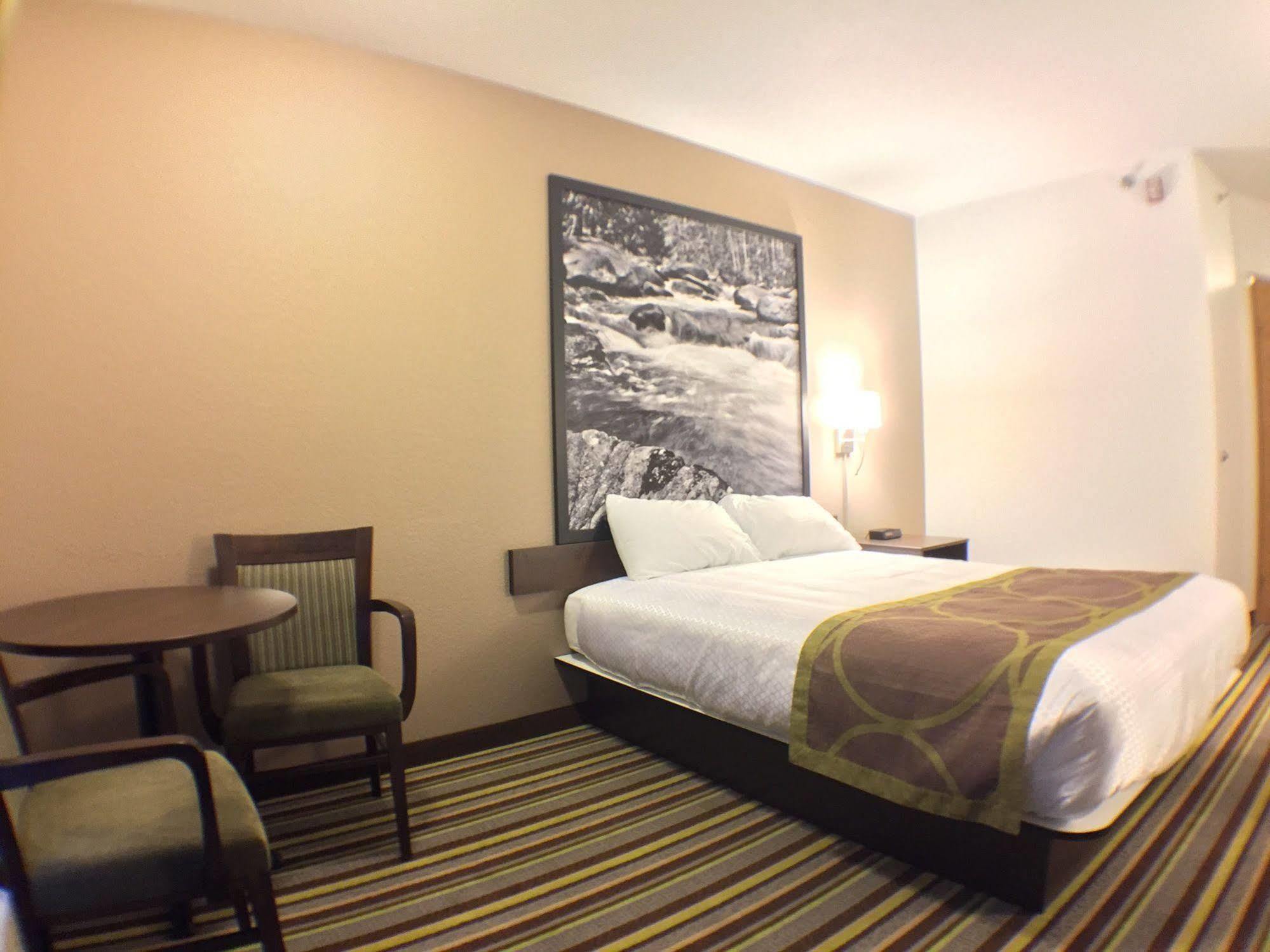 Super 8 By Wyndham Hotel Kenora
